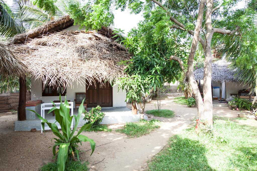 East Surf Cabanas Hotel Arugam Bay Exterior photo