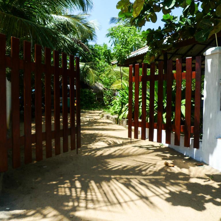 East Surf Cabanas Hotel Arugam Bay Exterior photo