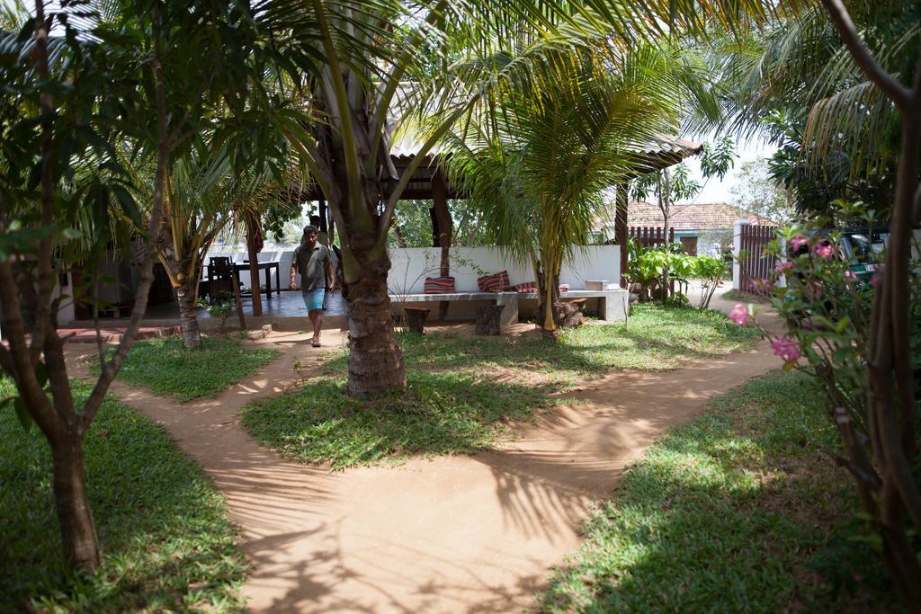 East Surf Cabanas Hotel Arugam Bay Exterior photo