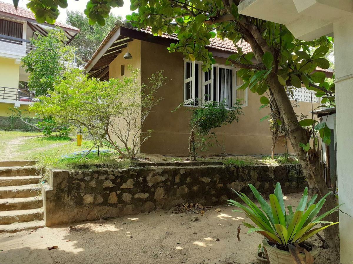 East Surf Cabanas Hotel Arugam Bay Exterior photo